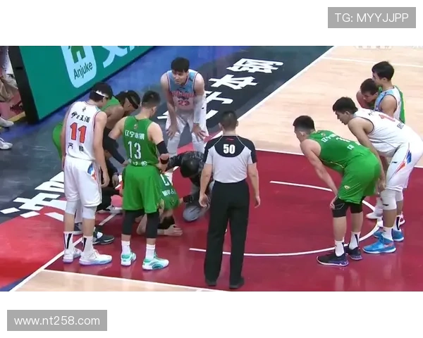 中国男篮力克强敌晋级世界杯八强 张镇麟关键时刻挺身而出