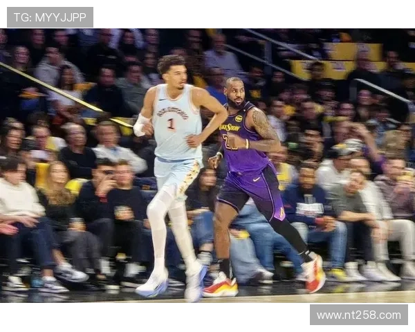 詹姆斯率湖人逆转强敌季后赛前景引发联盟热议西部格局再起波澜夜